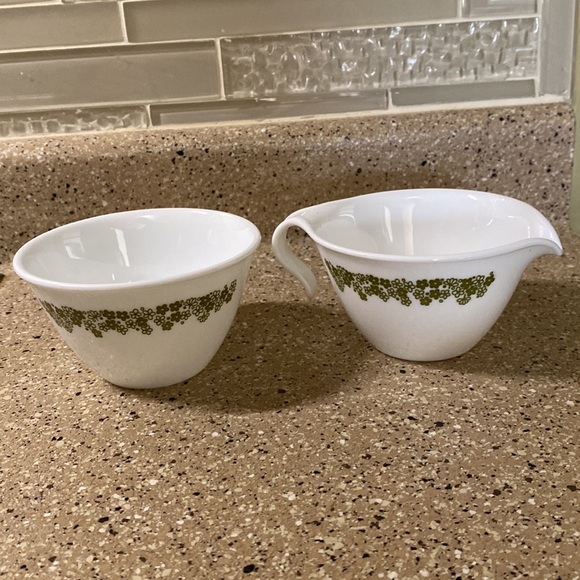 Corelle Spring Blossom/Crazy Daisy set of Sugar & Creamer and 2 tea cups - Picture 5 of 16